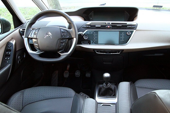 Utazás a bálna gyomrában 13 | Vezess Dupla kijelző, hagyományos műszerek helyett