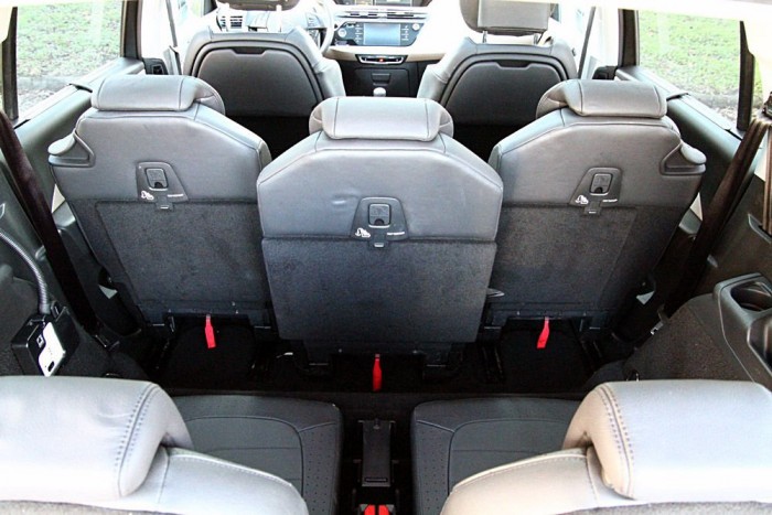 Utazás a bálna gyomrában 7 | Vezess Előre-hátra, egyesével tologatható ülések