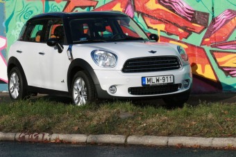 Teszt - A legcsajosabb terepjáró