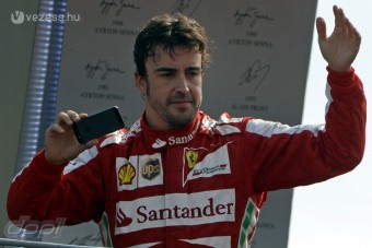 F1: Árverésen Alonso dobogós selfie-je