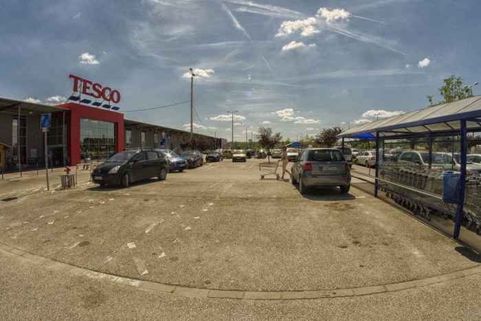 Legyőzte a rendőrséget a megbírságolt autós 6 | Vezess Jól látható, hogy nincs semmiféle felfestés azon a helyen. A mellette lévő talán valami foszlány még látszik