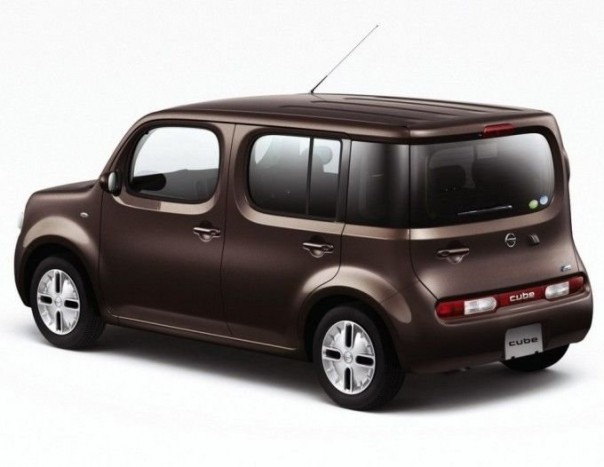 Nissan Cube - A japán gyártó három generációt készített eddig a Cube-ból, de egyik sem lett szebb a másiknál. Már 1998 óta létezik a modell, amit főleg belpiacra szánt a Nissan, de az új modell elvileg már megérkezik Európába is. 