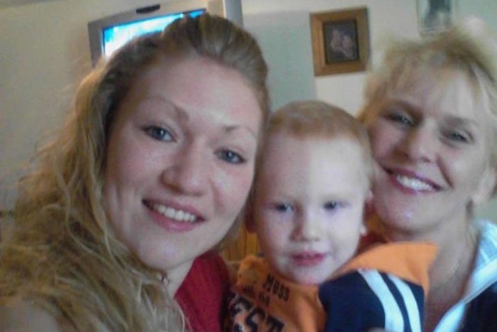 Anya, nagyi és unoka, 15 hónappal a gyilkosság előtt