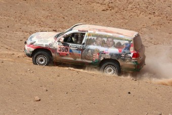 Sebestyénék küzdöttek, Sainz kiesett a Dakaron