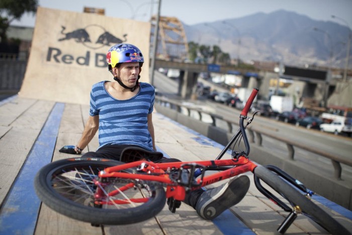 Még a profiknak is jár a pihenő. A tűző napon egész nap tekerni a BMX-t fárasztó dolog, akkor is ha edzésben van az ember. 