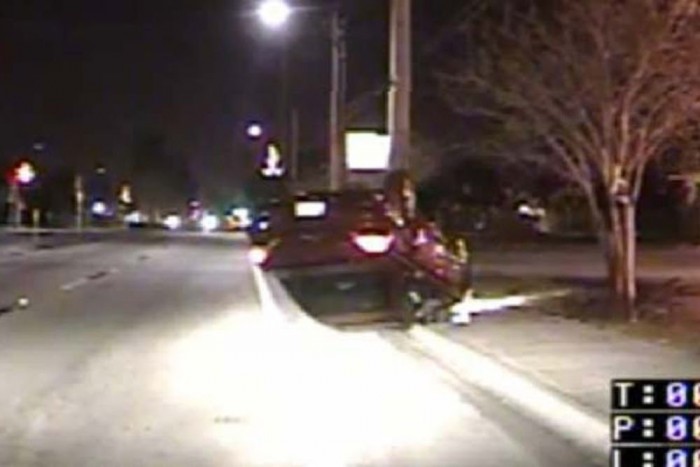 SMS-ezés közben állt fejre az autóval