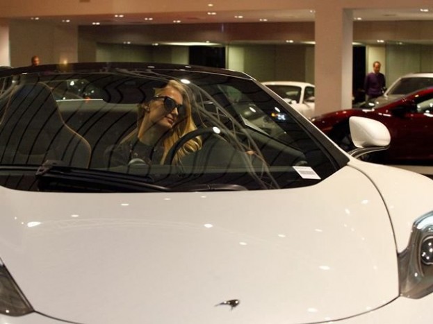 Paris Hilton új játékszert szemelt ki 7