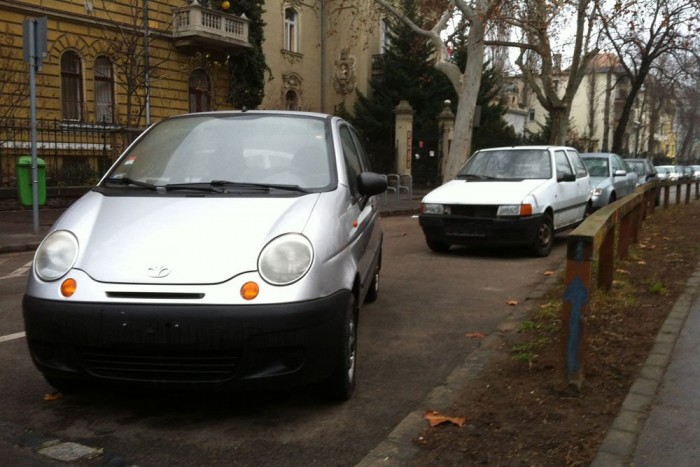 Miért kell 5 hetet várni egy új rendszámra? 4 | Vezess Rendszám nélküli autók Budapest belvárosában (Képünk illusztráció)