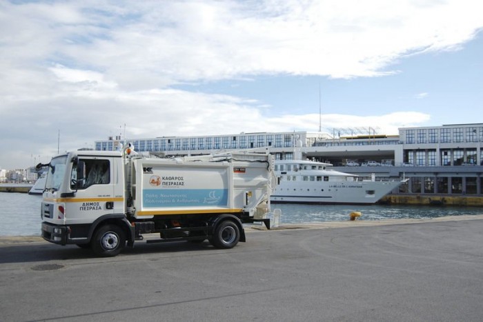 A 10  és 12 tonnás TGL-t kifejezetten a városi szemétszállításra tervezték, de jó szolgálatot tud tenni a kikötői forgalomban is 