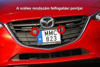 A gyári felfogatási pontok. A Mazda azt állítja, hogy nem a szonár zavarása miatt hanem esztétikai okból cserélték le a tesztautók első rendszámait. Igaz lehet, mert ezen a kocsin például nincs is parkolóasszisztens