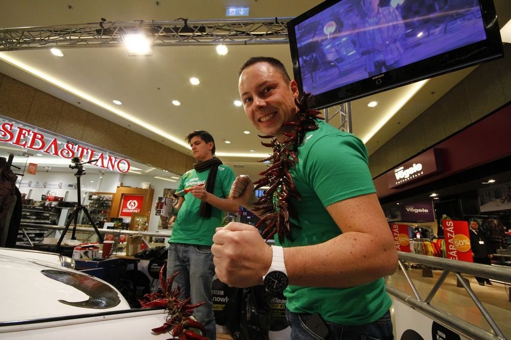 68044_547313_1000x700.jpg | Vezess | Vezess Elemében a csapat, záporoznak az ötletek, izzik a kezünk alatt a munka