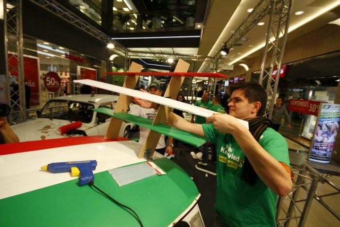 Magyar Trabantot építettünk Trabarnával 15 | Vezess A triplaszárny plusz 50 kilogramm leszorító erőt termel a hátsó tengelyen