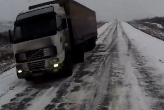 A havas út vámot szed: egymás után négy baleset