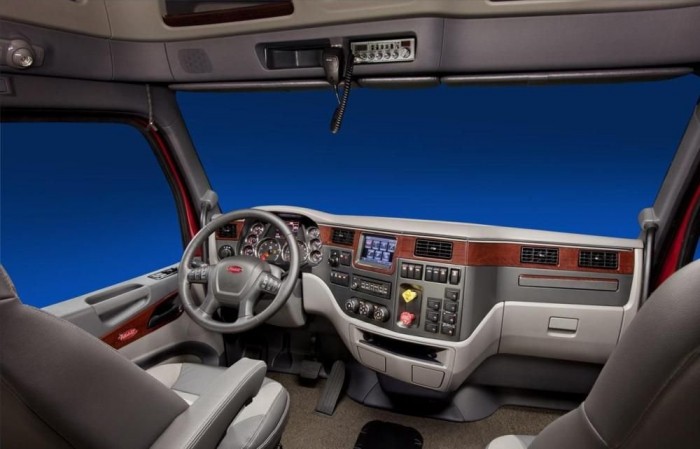 Így néz ki a Peterbilt 579-es nyergesvontató belső tere, a limitált szériás változatban ezt is feltuningolják majd