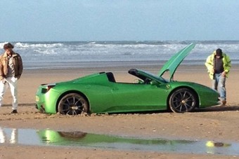 Ferrarival piknikezni a parton - rossz ötlet!