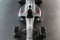 F1: Terminátort leplezett le a McLaren 10