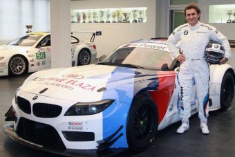 Újra versenyez a láb nélküli pilóta