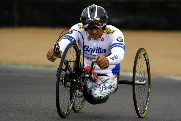 Újra versenyez a láb nélküli pilóta 4