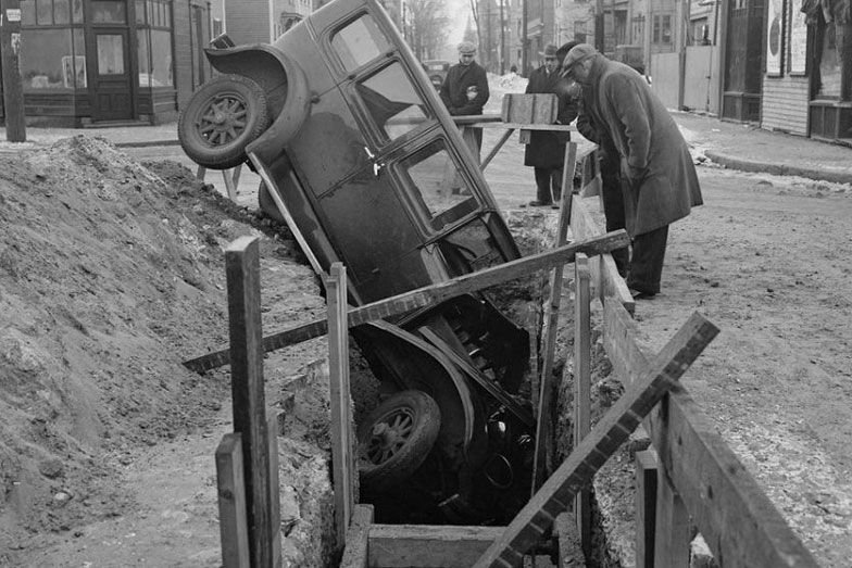 Egymáshoz sem ért a két kocsi, de az egyik az árokba esett. A másik sofőrjét elítélte a bíróság.