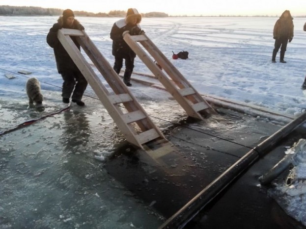 Terepjárót mentettek ki a jég alól 8