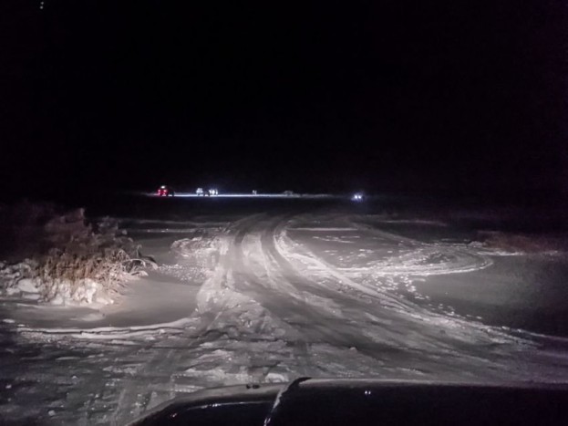 Terepjárót mentettek ki a jég alól 14