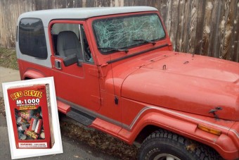 Petárda tépte le a sofőr kézfejét