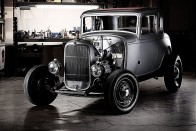 A Ford alkatrész-értékesítési részlegének új terméke segít, hogy az autórajongók újra életre keltsék a legendás 1932-es ötablakos Ford Coupékat.