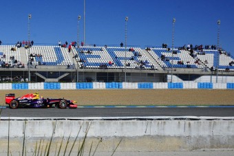 F1: Fellocsolják a pályát a teszten