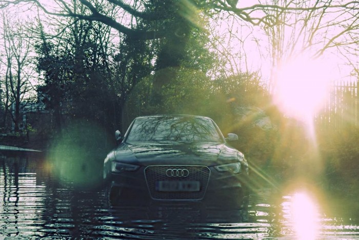 Derékig vízben hagytak egy 25 milliós Audit 6