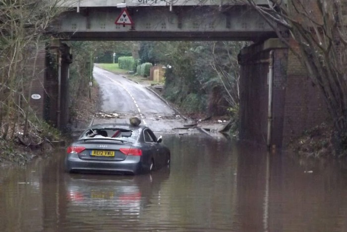 Derékig vízben hagytak egy 25 milliós Audit 7