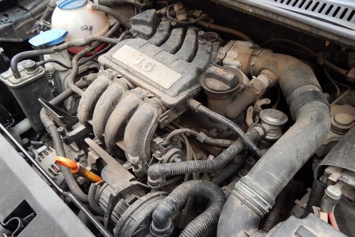 Különleges autó, mégis elbukott! – SEAT Altea 4 A nyolcszelepes, 1,6 literes motor 102 lóereje és 148 Nm nyomatéka csak nyugdíjas tempóra elég, a megfelelő haladáshoz javallottak a modernebb TSI motorok