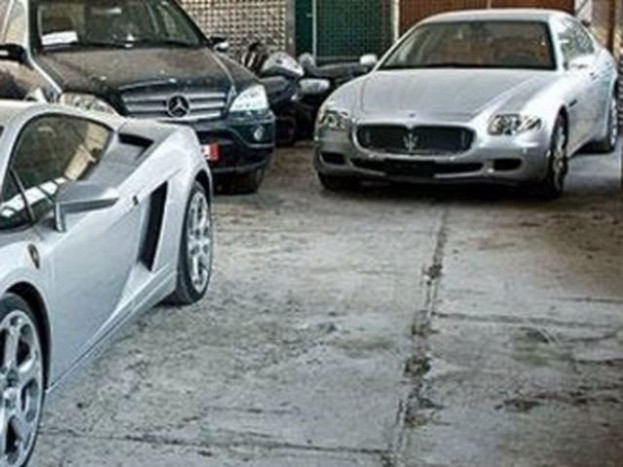 Tucatnyi lefoglalt luxusautó porosodik 9