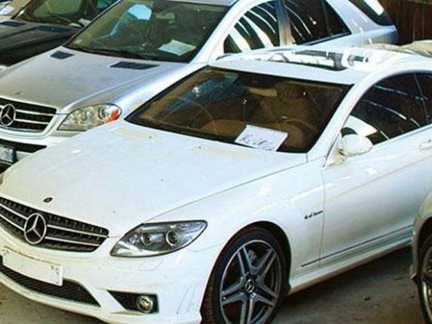 Tucatnyi lefoglalt luxusautó porosodik 11