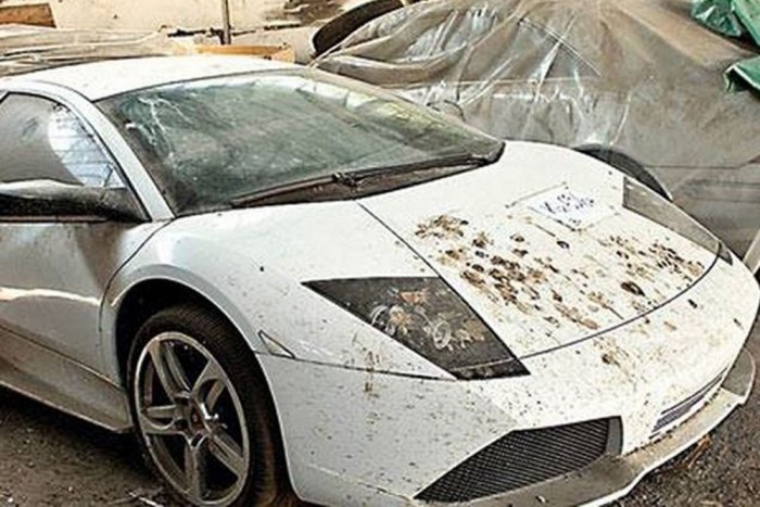 Tucatnyi lefoglalt luxusautó porosodik 6