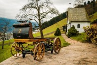 Múzeumba került az első, 1898-ban készült Porsche Stuttgartban, miután tavaly nyáron, 115 év után egy ausztriai pajtában megtalálták és helyreállították.