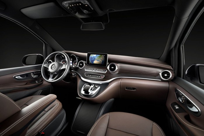 V-osztály: Luxusbusz a Mercedestől 8