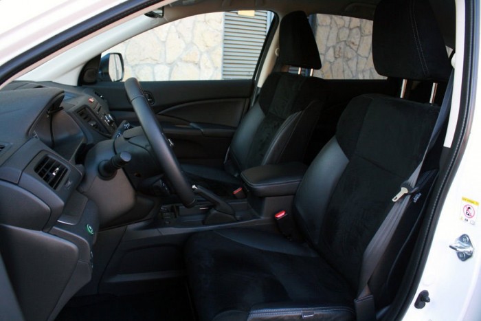 Igaz lehet az 5 literes fogyasztás? 8 | Vezess Jók az ülések és nagyon tetszett az elegáns Alcantara-kárpitozás