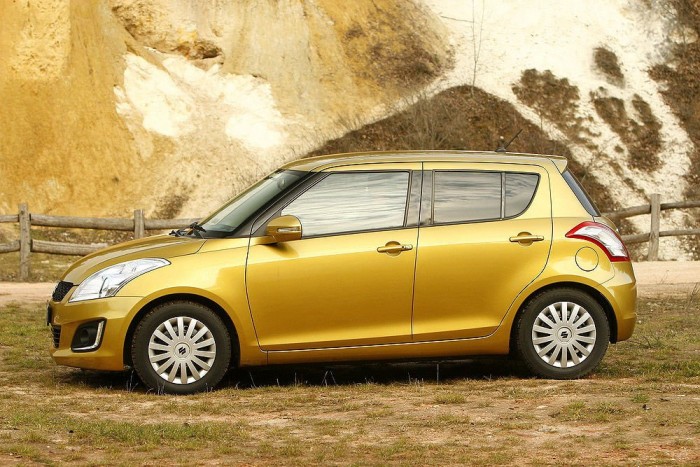 A legújabb Suzuki Swiftet teszteltük 14 | Vezess Az elődmodell sokkal harmonikusabb volt, az a kerék fölé hajló első fényszóró nagyon nem kéne