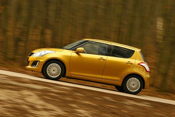 A legújabb Suzuki Swiftet teszteltük 9 | Vezess A 2014-es Swift ráncfelvarrása inkább csak pár könnyed vonás a sminkes ecsettel