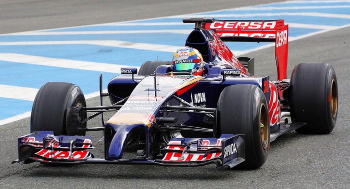 F1: Melyik a legrútabb versenyautó idén? Szavazz! 9 | Vezess Toro Rosso STR9 - A Red Bull fiókcsapatánál nincs egy Adrian Newey szintű zseni, így elmaradt a kozmetika, vaskos dorong mered előre