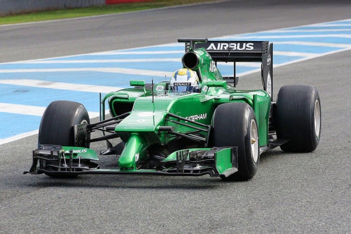 F1: Melyik a legrútabb versenyautó idén? Szavazz! 7 | Vezess Caterham CT05 - A legradikálisabb megoldás mind közül, egy ocsmány robot, ami a Futurama rajzfilmsorozatból szabadult