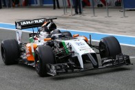 Force India VJM07 - Nem tököltek a  tervezők, pont ezért lett tökorrú a Force India, csak a szabálykönyvben meghatározott maximális magasság miatt ragasztottak egy fekete rudat az autó elejére