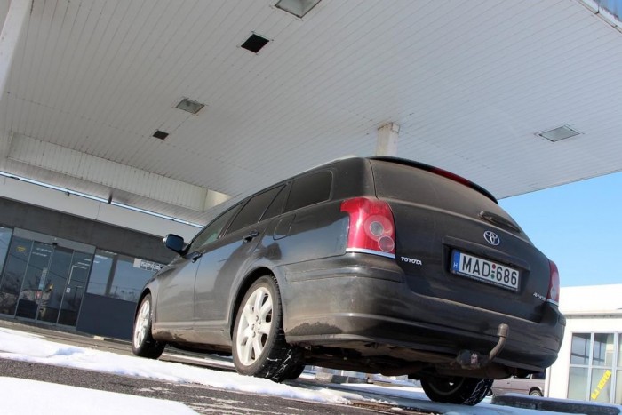 A kombi hét centiméterrel hosszabb a négy illetve ötajtós kivitelnél