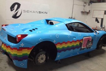 Lekváros pirítósba öltöztetett Ferrari