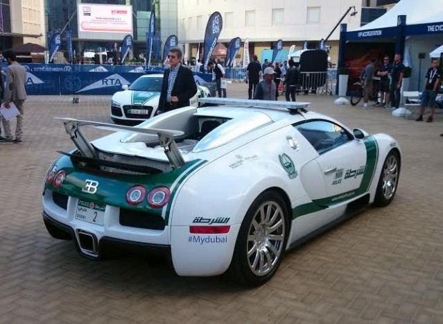 Több mint 1000 lóerős rendőrautó Dubajban 3