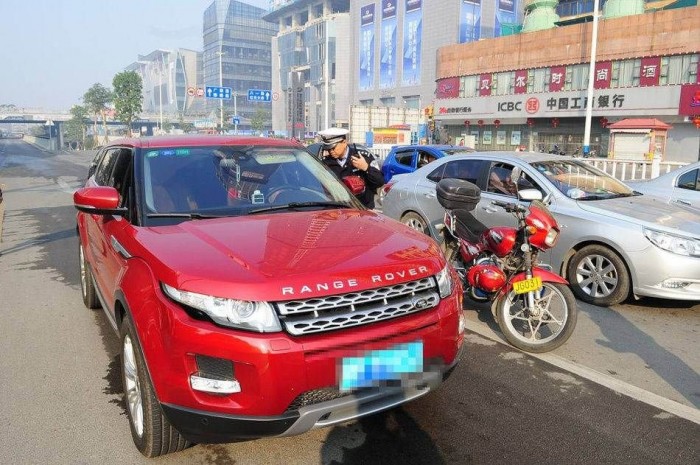 Elaludt a piros lámpánál a részeg sofőr 4 | Vezess Elaludt a piros lámpánál a részeg sofőr 4