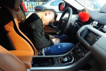 Elaludt a piros lámpánál a részeg sofőr