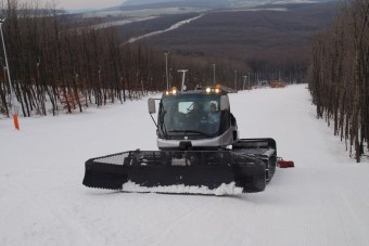 A sípályák tíztonnás dízelgondnoka - ratrakteszt
