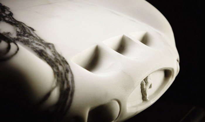 Márványból készült Ferrari 8