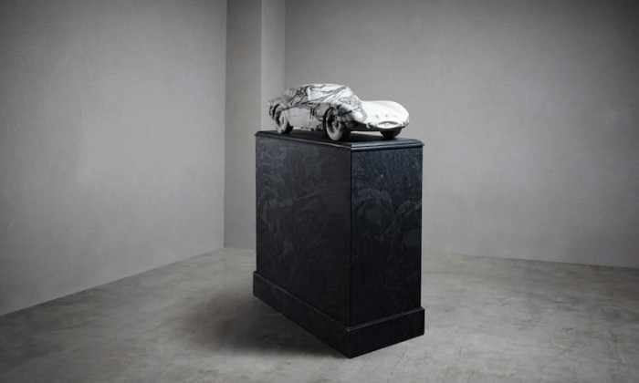 Márványból készült Ferrari 9